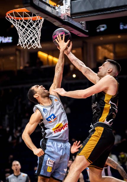 腾飞奠定坚 腾飞奠定坚